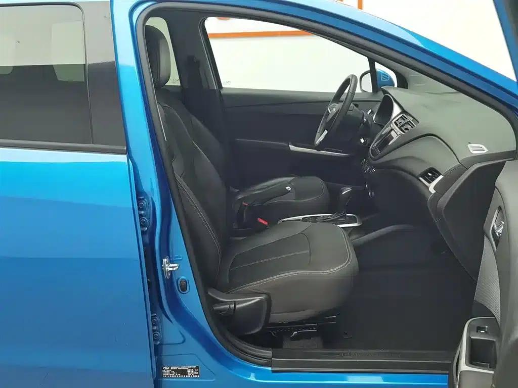 Chevrolet Aveo RV 2016 1.5L Automatic Fun Edition — миниатюра 23