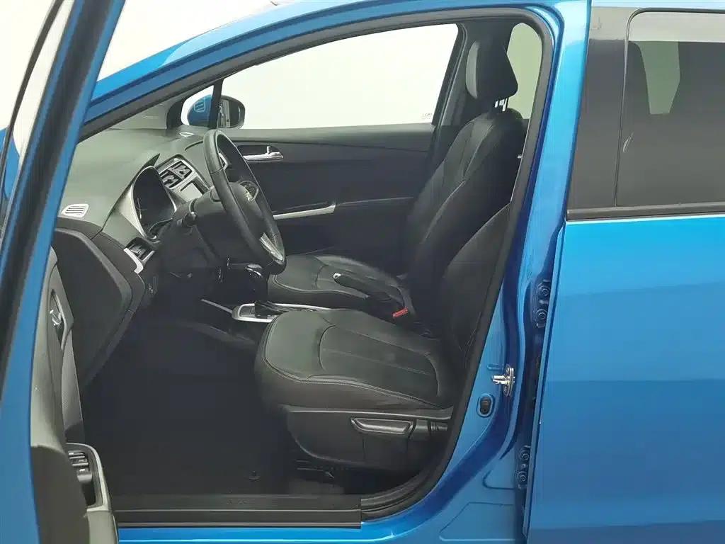 Chevrolet Aveo RV 2016 1.5L Automatic Fun Edition — миниатюра 10
