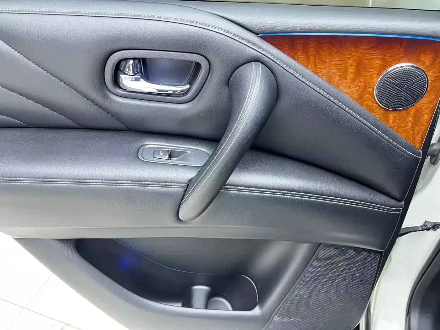 Infiniti QX80 2016 5.6L 4WD — миниатюра 11