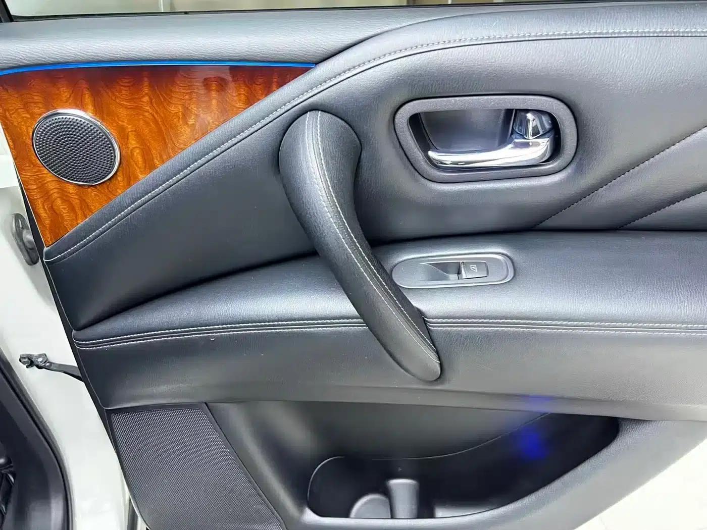 Infiniti QX80 2016 5.6L 4WD — миниатюра 10