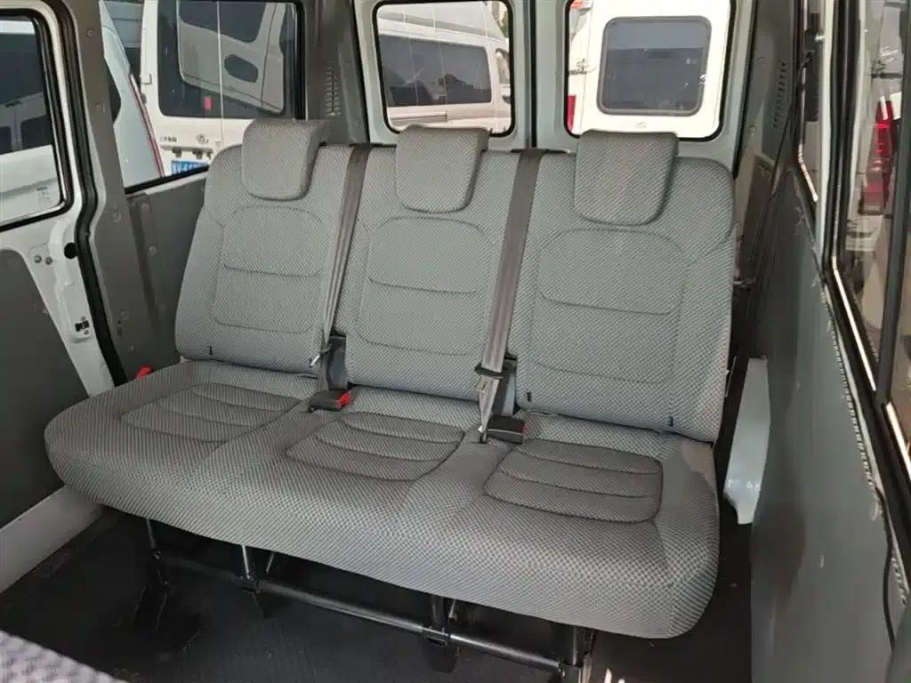 Iveco DeYi 2021 2.5T A35 M1 Bus, 5-9 Seats, Short Wheelbase, Mid-Roof, Dual Tires, Side Sliding Door — миниатюра 17