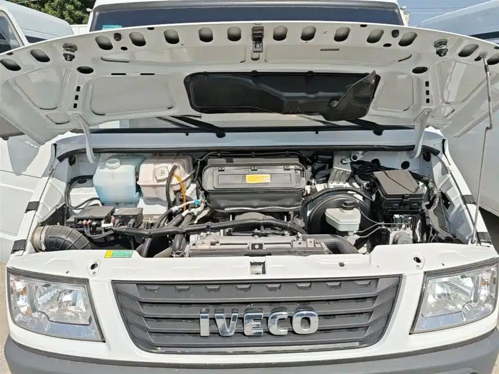 Iveco DeYi 2021 2.5T A35 M1 Bus, 5-9 Seats, Short Wheelbase, Mid-Roof, Dual Tires, Side Sliding Door — миниатюра 20