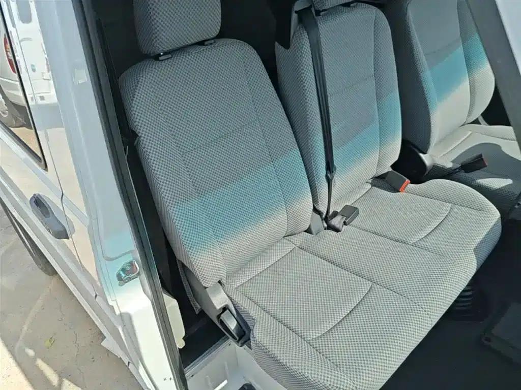 Iveco DeYi 2021 2.5T A35 M1 Bus, 5-9 Seats, Short Wheelbase, Mid-Roof, Dual Tires, Side Sliding Door — миниатюра 25