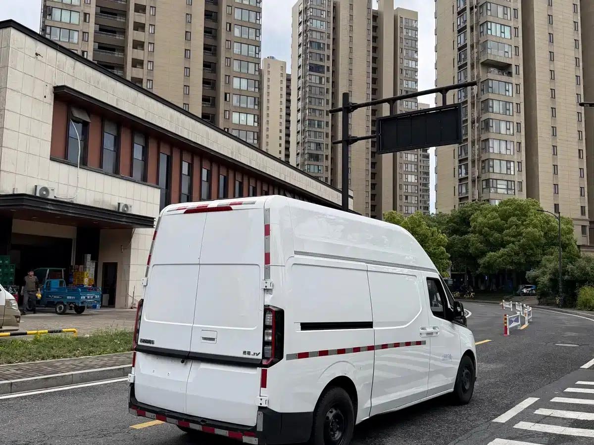 2025 Long Range Super VAN, Mid-Wheelbase High-Roof, 51kWh — миниатюра 5