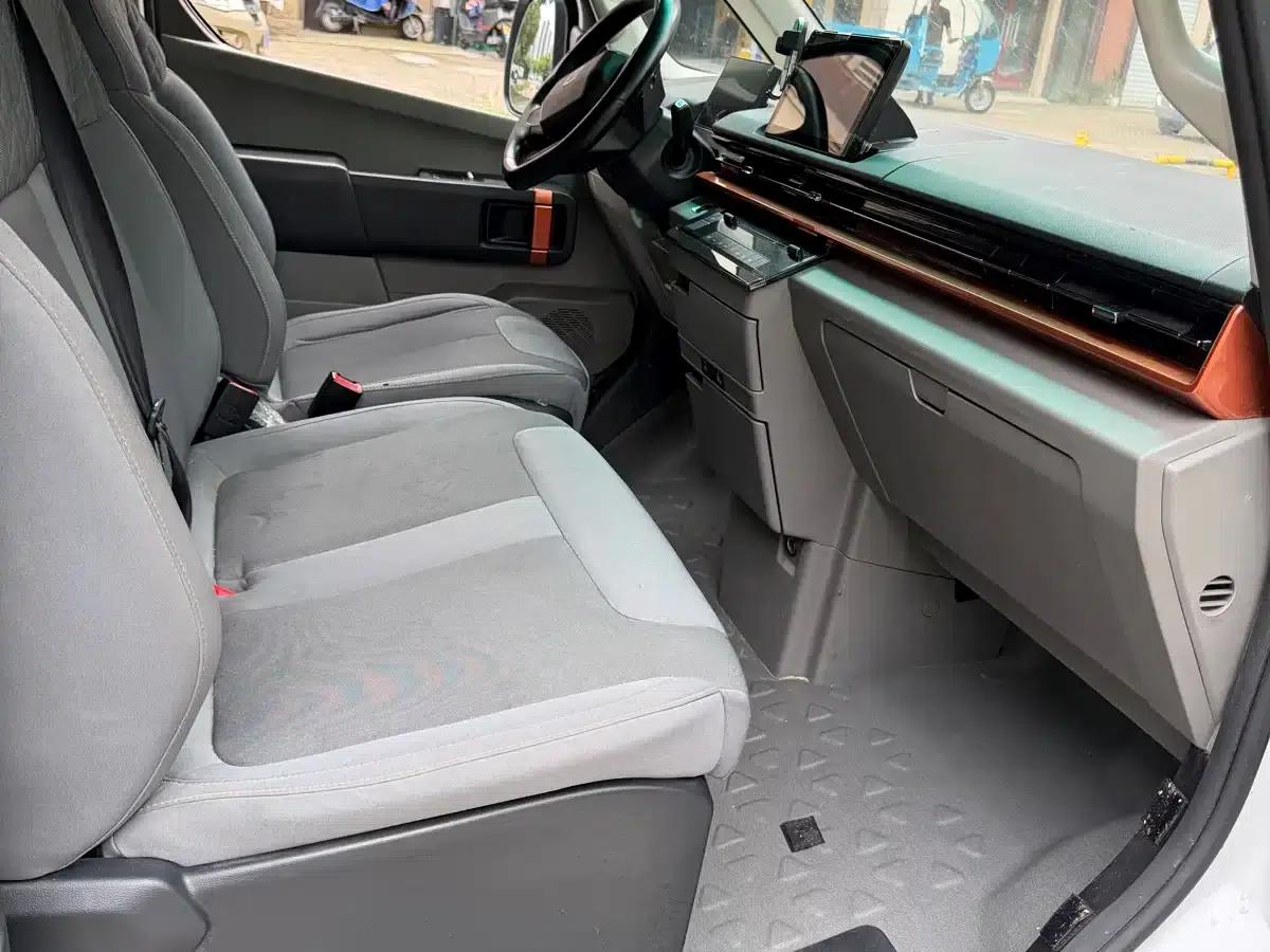 2025 Long Range Super VAN, Mid-Wheelbase High-Roof, 51kWh — миниатюра 9