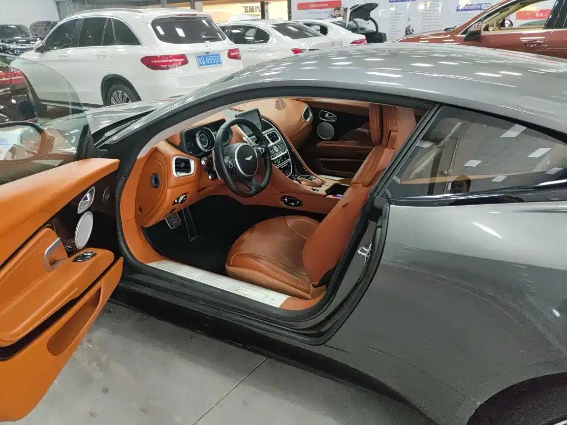 Aston Martin DB11 2019 4.0T V8 Coupe — миниатюра 5
