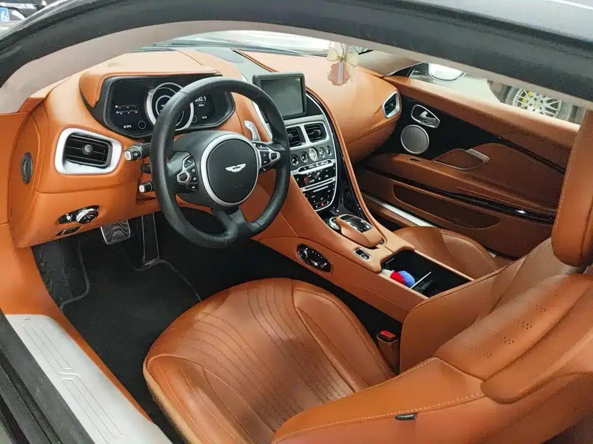 Aston Martin DB11 2019 4.0T V8 Coupe — миниатюра 6