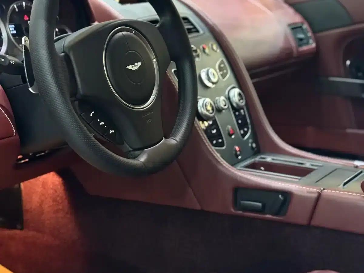 2015 V8 Vantage 4.7L Coupe — миниатюра 2