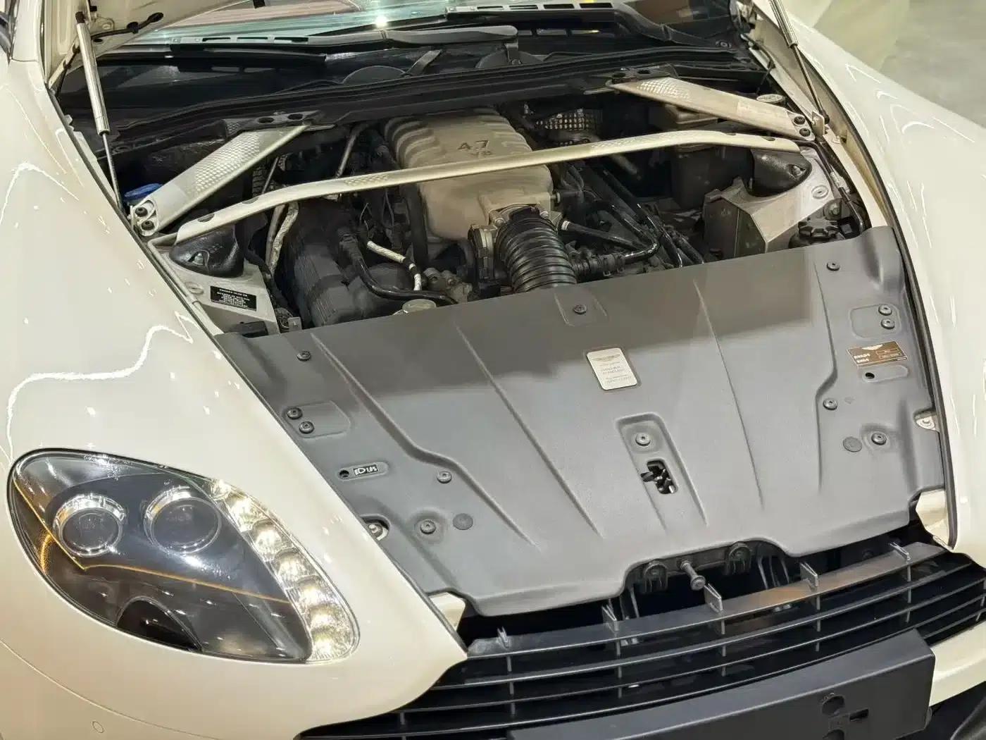 2015 V8 Vantage 4.7L Coupe — миниатюра 6