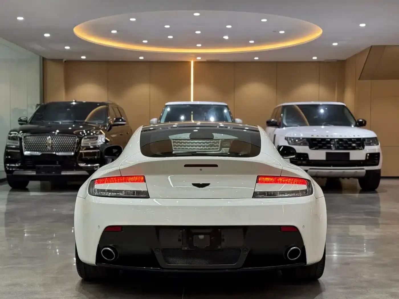 2015 V8 Vantage 4.7L Coupe — миниатюра 9
