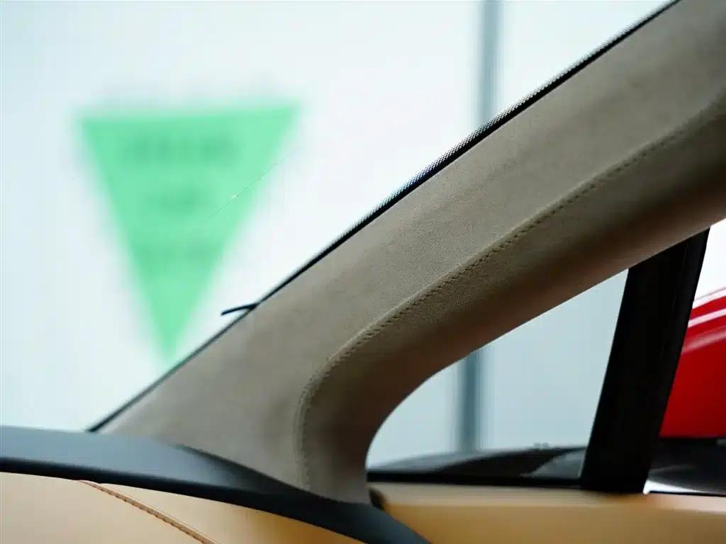 2015 V8 Vantage 4.7L Coupe — миниатюра 11