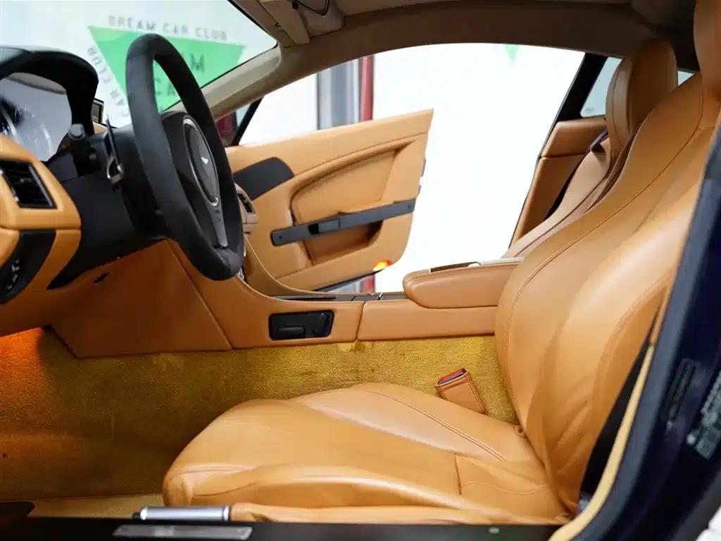 2015 V8 Vantage 4.7L Coupe — миниатюра 28