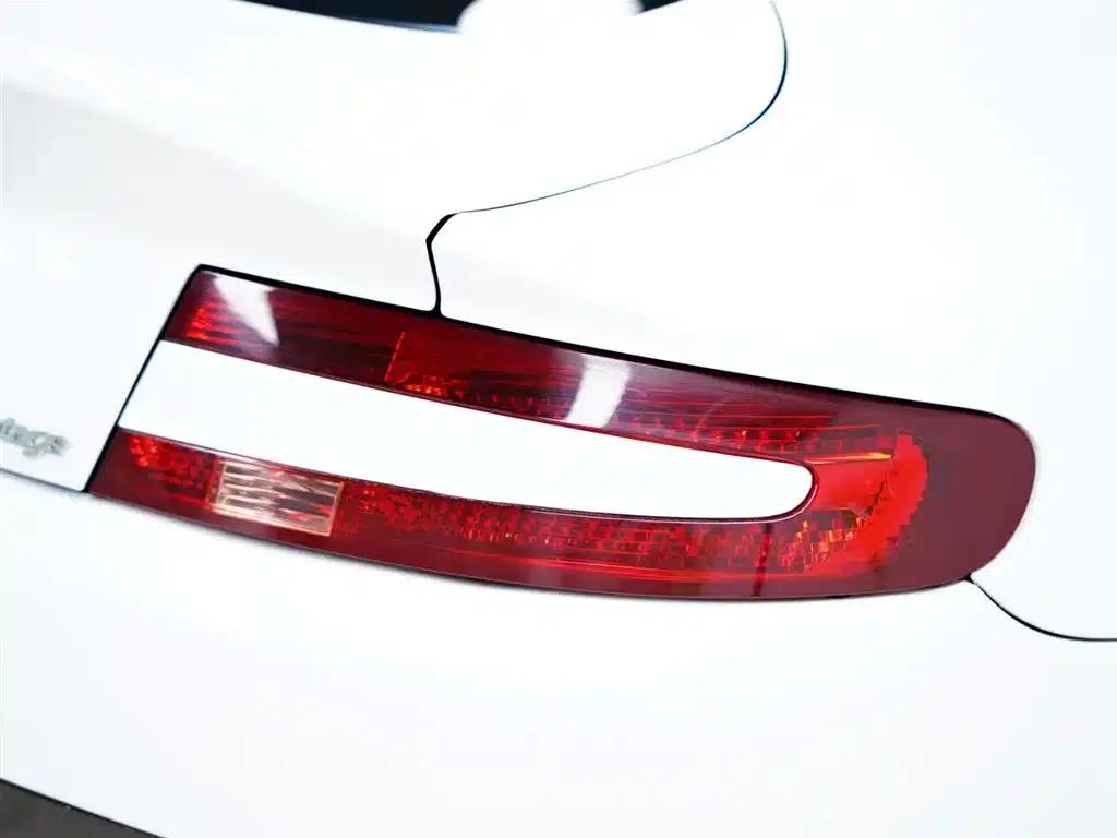 2015 V8 Vantage 4.7L Coupe — миниатюра 4