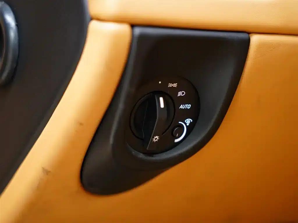 2015 V8 Vantage 4.7L Coupe — миниатюра 34