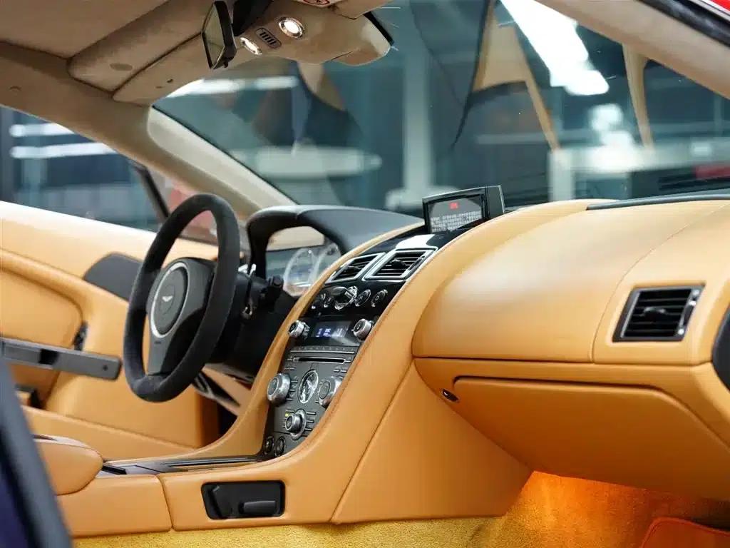 2015 V8 Vantage 4.7L Coupe — миниатюра 42