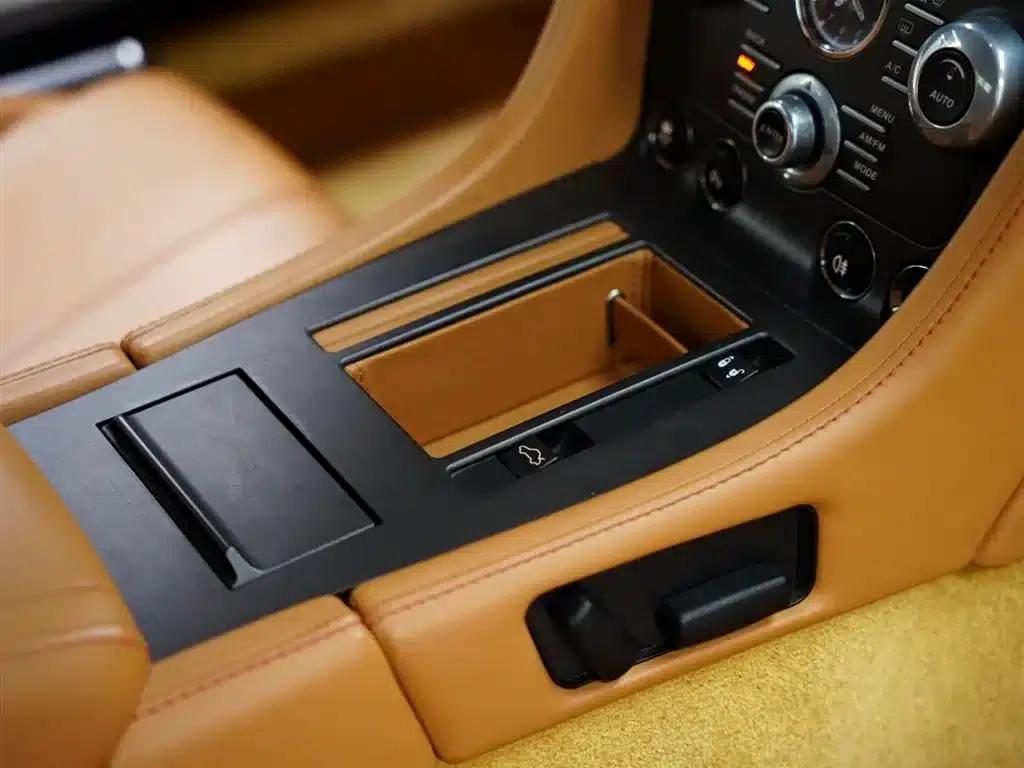 2015 V8 Vantage 4.7L Coupe — миниатюра 44
