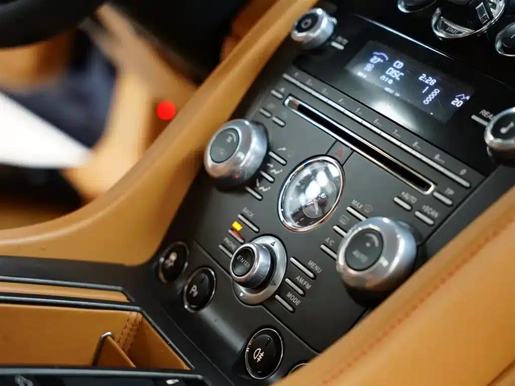 2015 V8 Vantage 4.7L Coupe — миниатюра 45