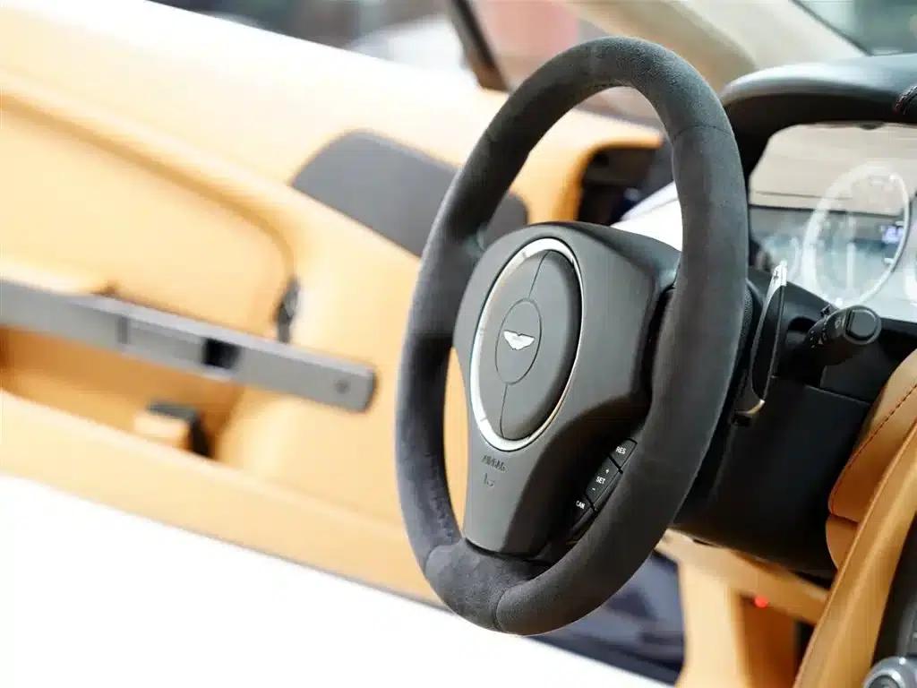 2015 V8 Vantage 4.7L Coupe — миниатюра 46