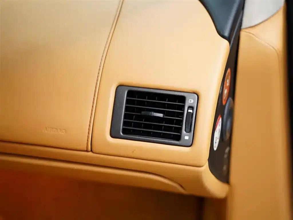 2015 V8 Vantage 4.7L Coupe — миниатюра 47