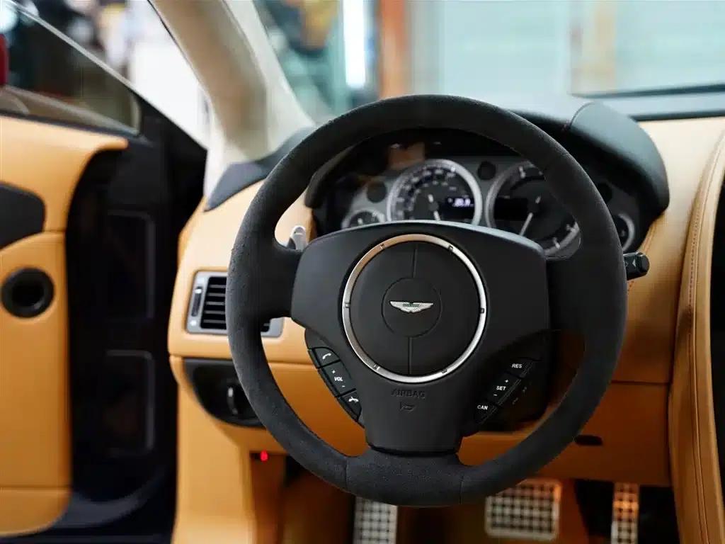2015 V8 Vantage 4.7L Coupe — миниатюра 49