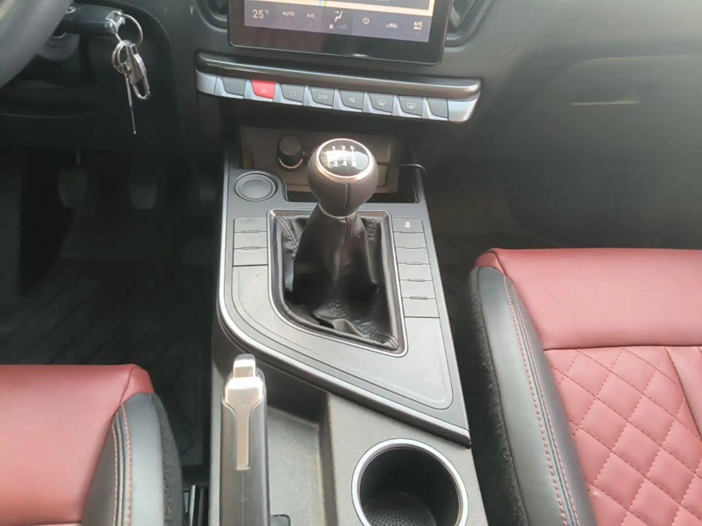 FORTHING T5 2020 1.6L Manual Luxury Model China VI Standard — миниатюра 17