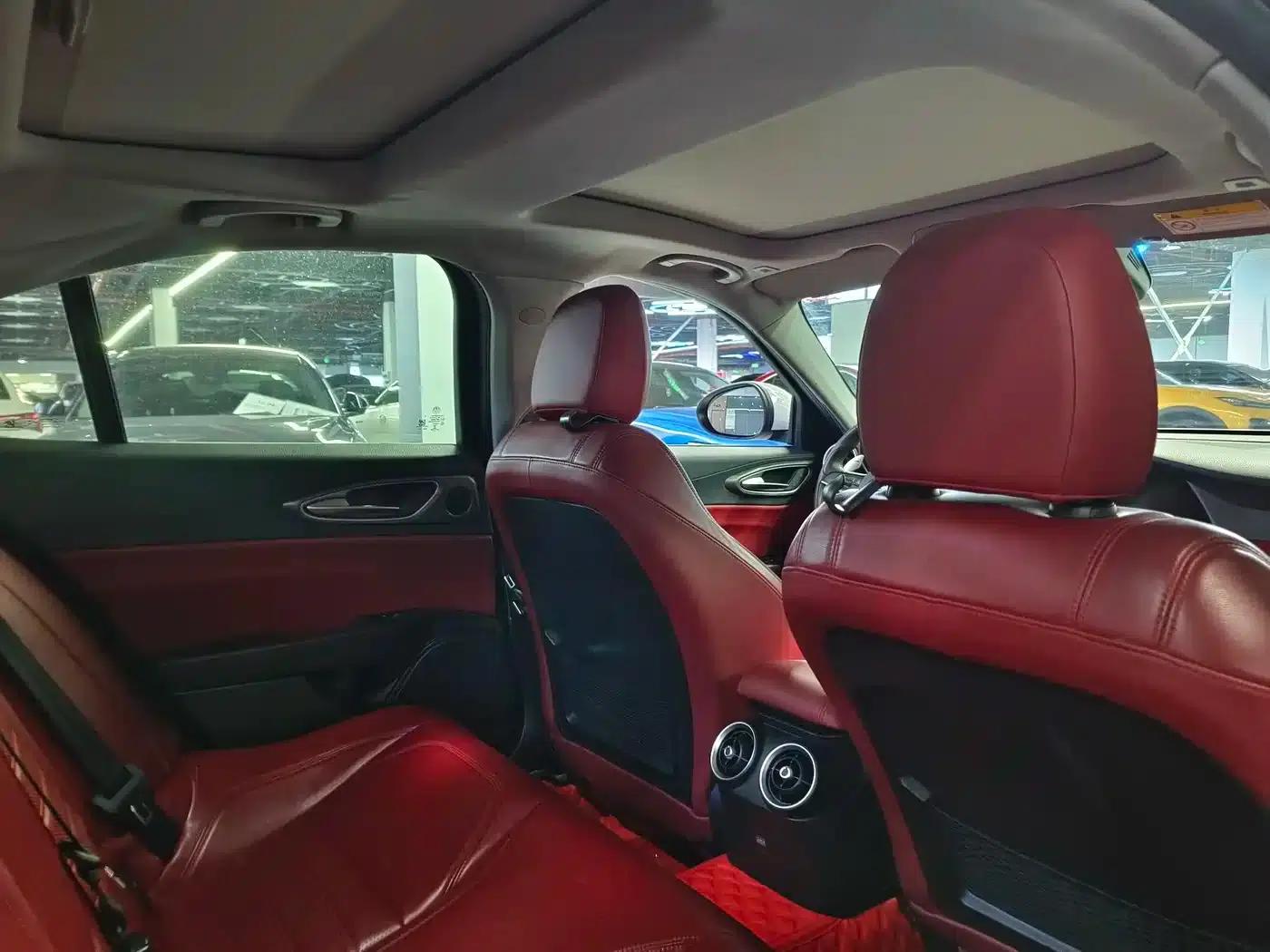 Giulia Juliet 2017 2.0T 280HP Luxury Sport Edition — миниатюра 12