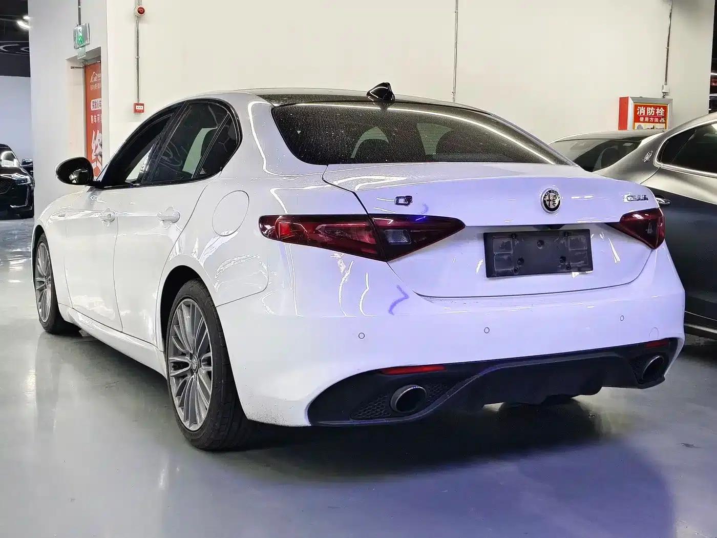 Giulia Juliet 2017 2.0T 280HP Luxury Sport Edition — миниатюра 15