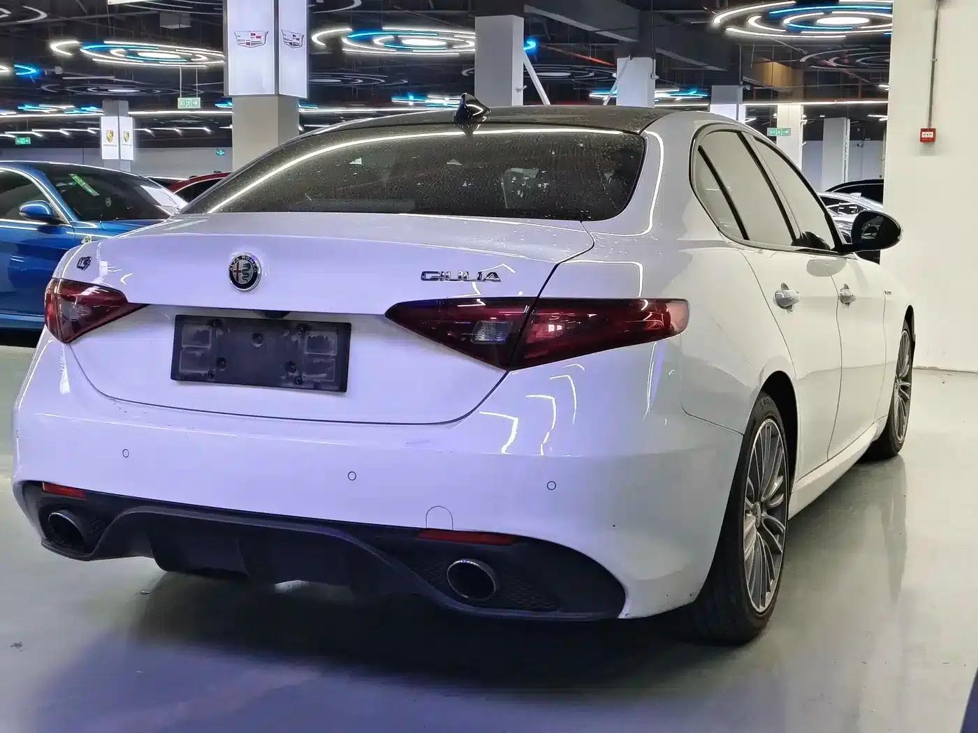 Giulia Juliet 2017 2.0T 280HP Luxury Sport Edition — миниатюра 17