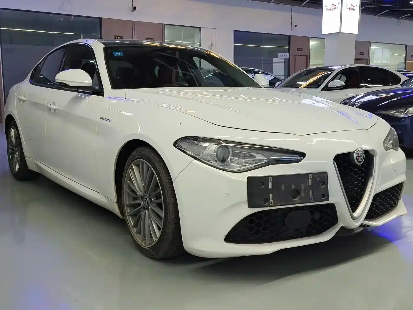 Giulia Juliet 2017 2.0T 280HP Luxury Sport Edition — миниатюра 3