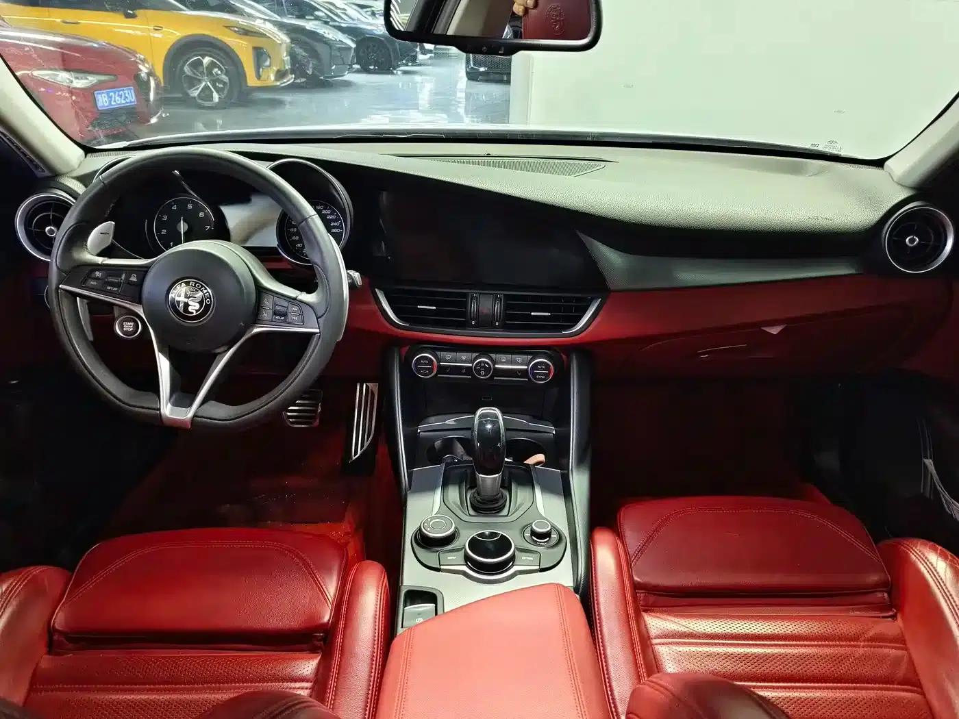 Giulia Juliet 2017 2.0T 280HP Luxury Sport Edition — миниатюра 8