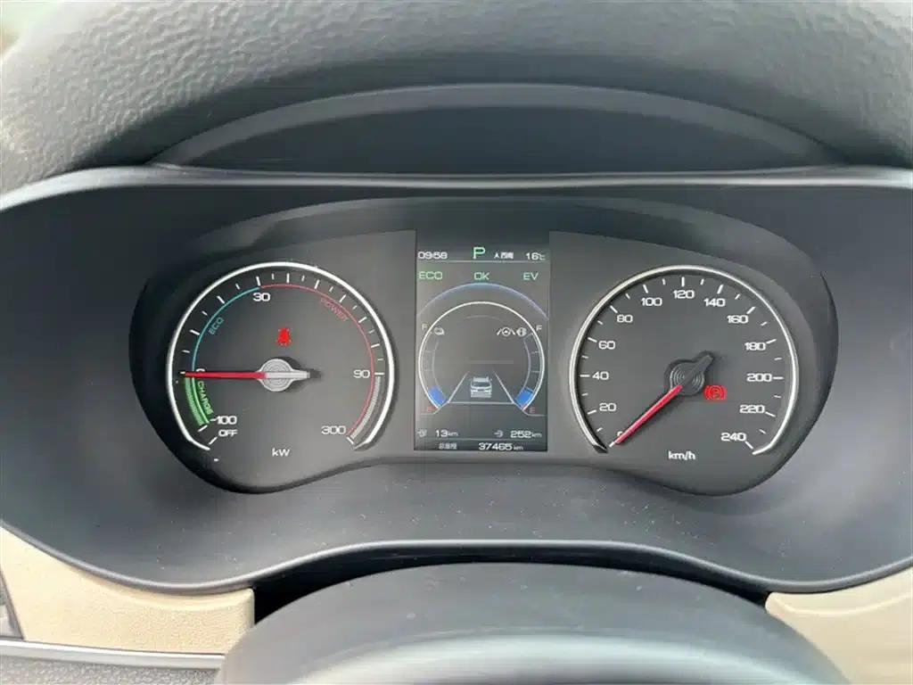 Song MAX New Energy 2022 DM-i 105KM Flagship Edition — миниатюра 17