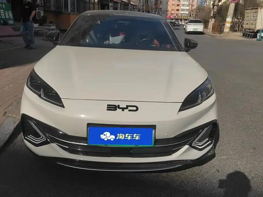Seal 06 DM-i Touring Edition 2025 DM-i 80KM Premium — миниатюра 2