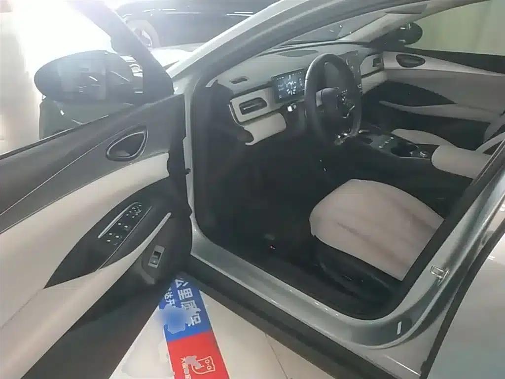 Seal 06 DM-i Touring Edition 2025 DM-i 150KM Flagship Model — миниатюра 16
