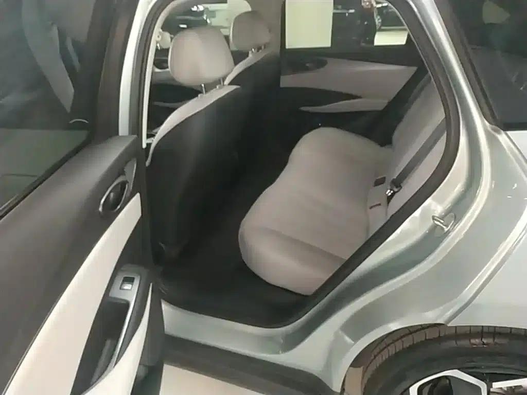 Seal 06 DM-i Touring Edition 2025 DM-i 150KM Flagship Model — миниатюра 17