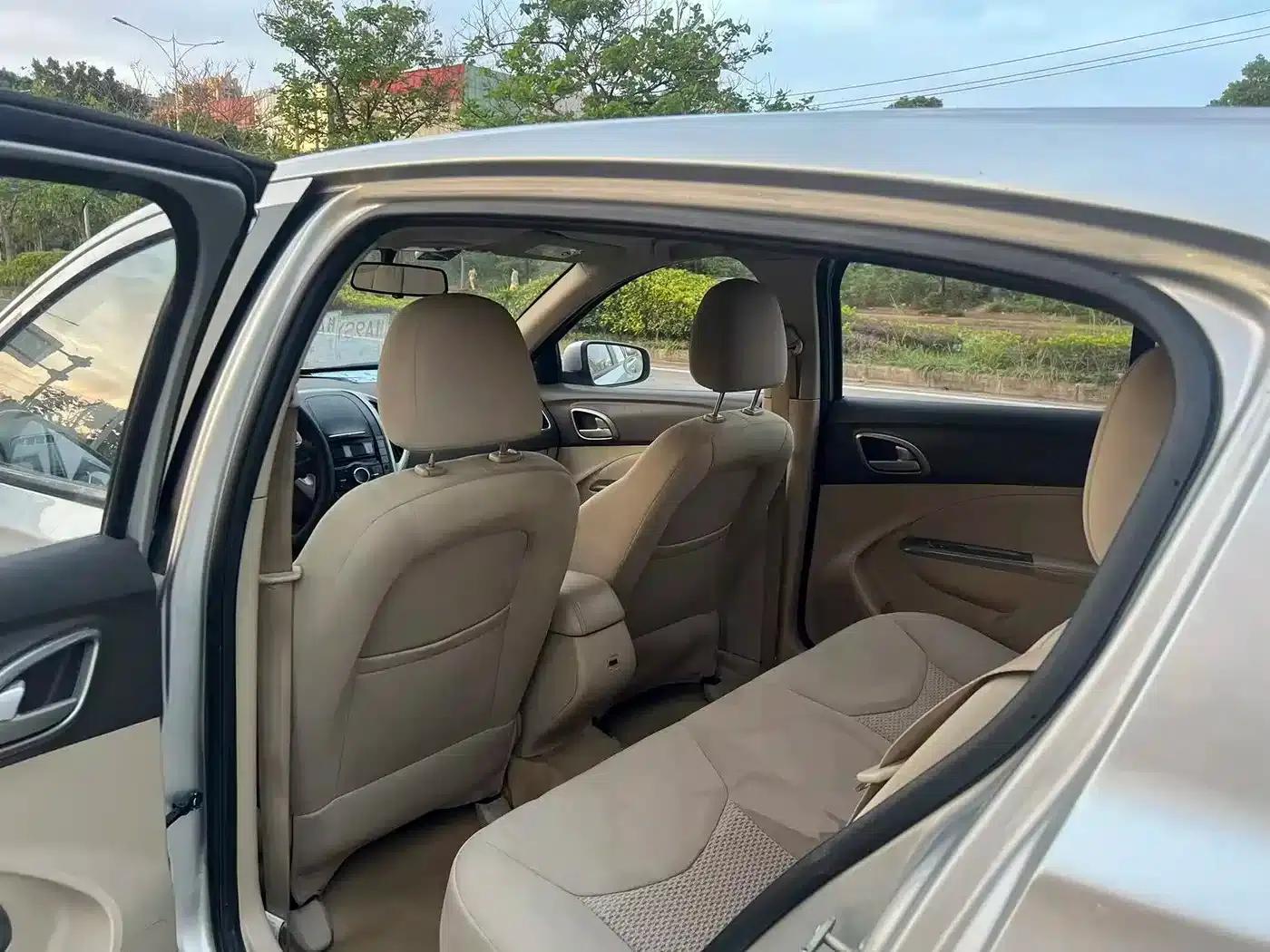 Baojun 610 2014 1.5L Manual Comfort Model — миниатюра 10
