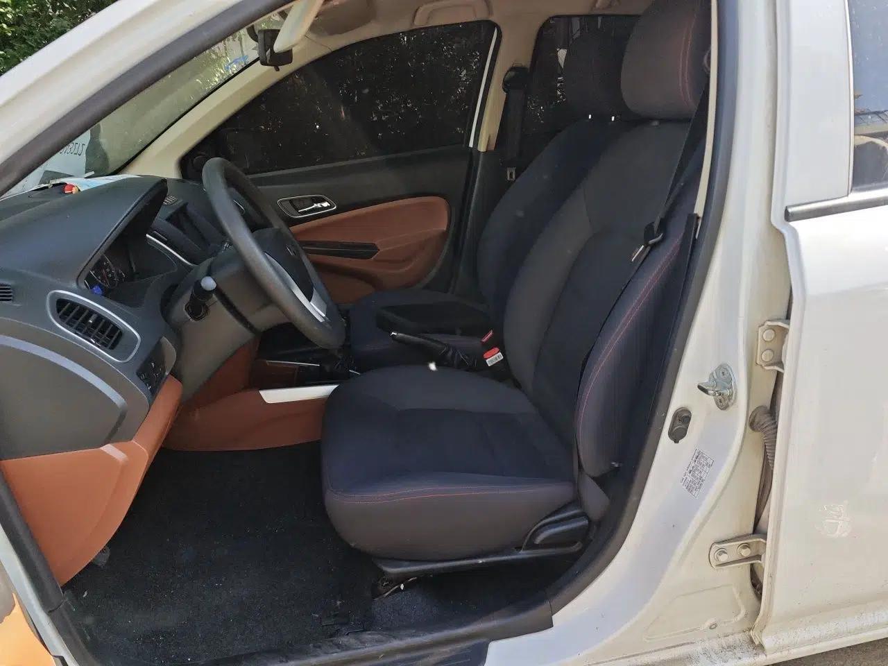 Geely Auto Diamond 2017 1.5L Manual Value-Added Model — миниатюра 16