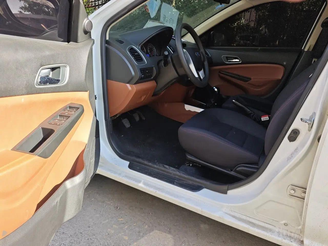 Geely Auto Diamond 2017 1.5L Manual Value-Added Model — миниатюра 17