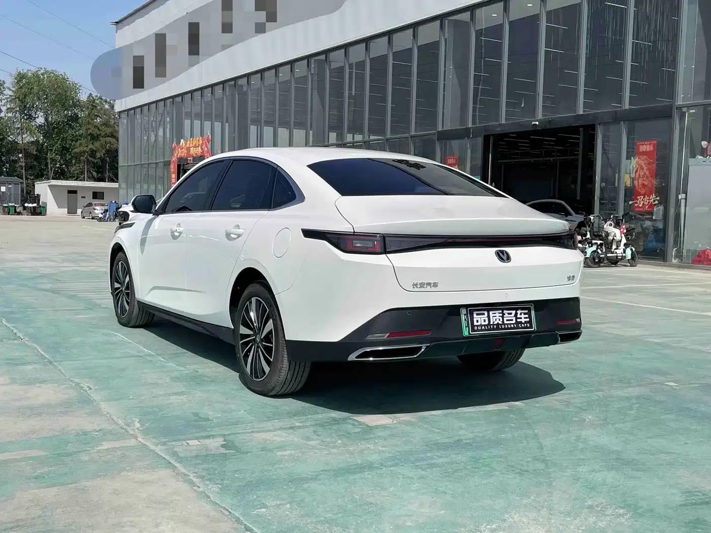 Changan Eado PHEV 2025 Smart Blue Whale 145KM Battleship Edition — миниатюра 14