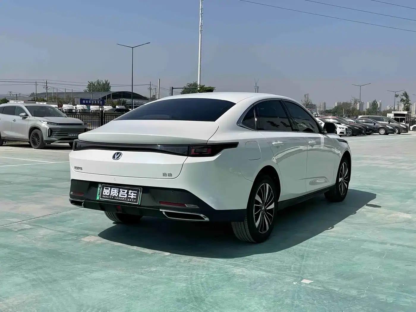 Changan Eado PHEV 2025 Smart Blue Whale 145KM Battleship Edition — миниатюра 16