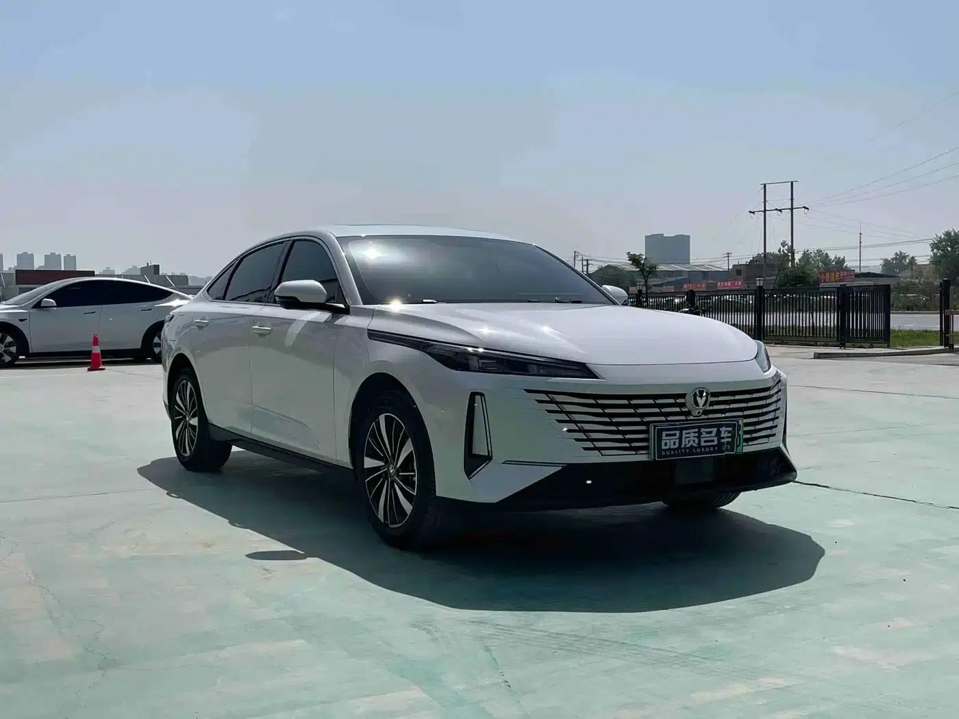 Changan Eado PHEV 2025 Smart Blue Whale 145KM Battleship Edition — миниатюра 3