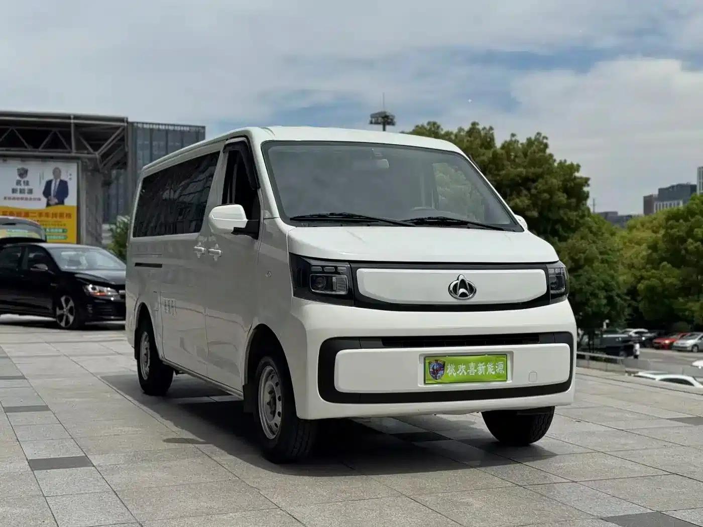 Changan Ruixing EM80 2025 Passenger Edition Comfort Model 6 Seats 300km Range Double Door — миниатюра 3