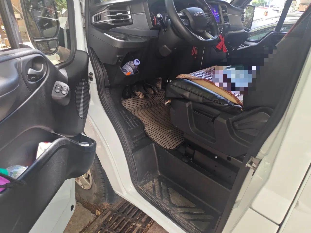 JMC Fushun 2024 2.0T Manual Diesel Short-Wheelbase Low-Roof Commercial Multi-Purpose Passenger Vehicle 5 Seats (Double-Swing Tailgate) — миниатюра 17