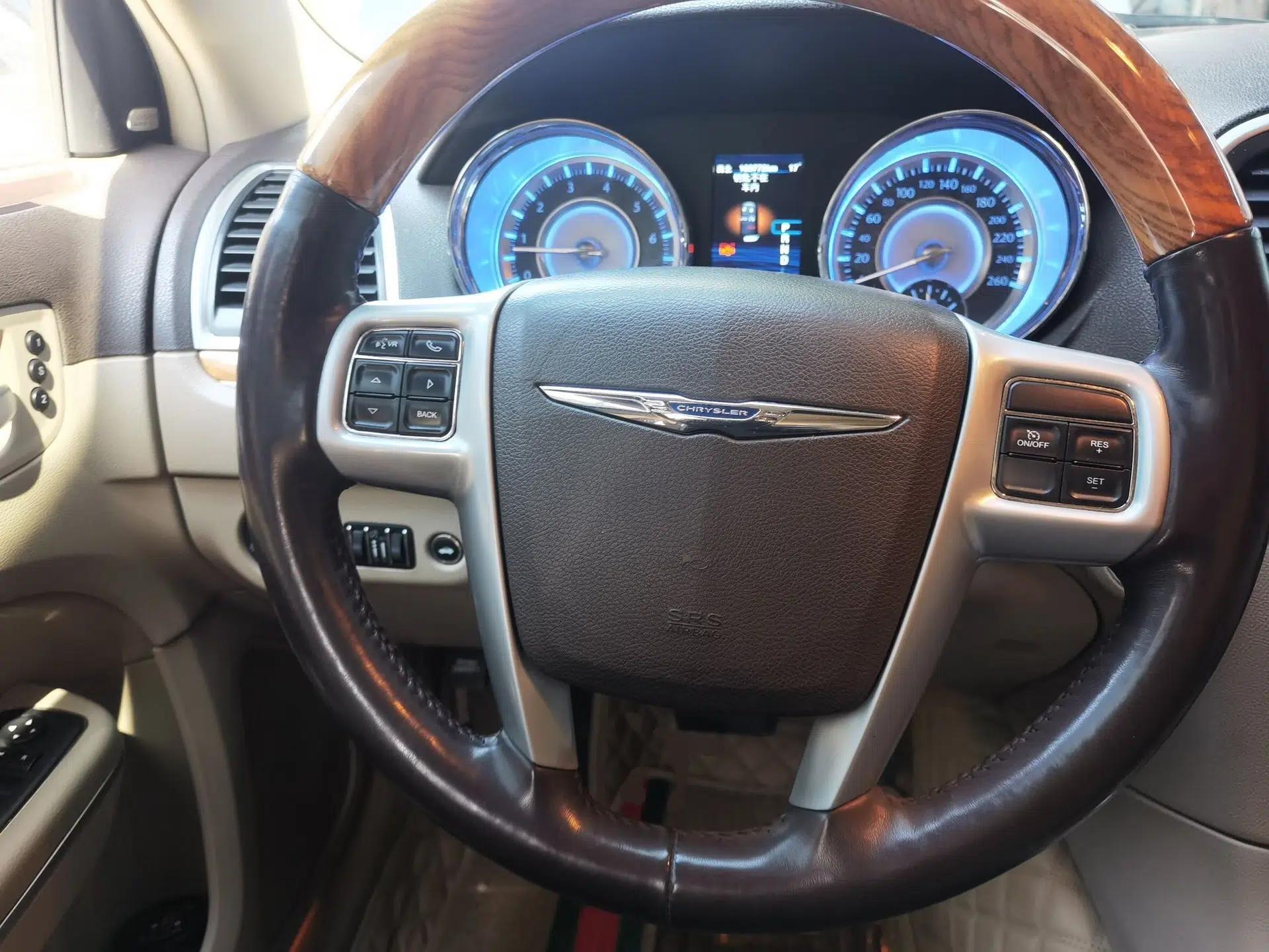 Chrysler 300C 2013 3.6L Luxury Edition — миниатюра 11