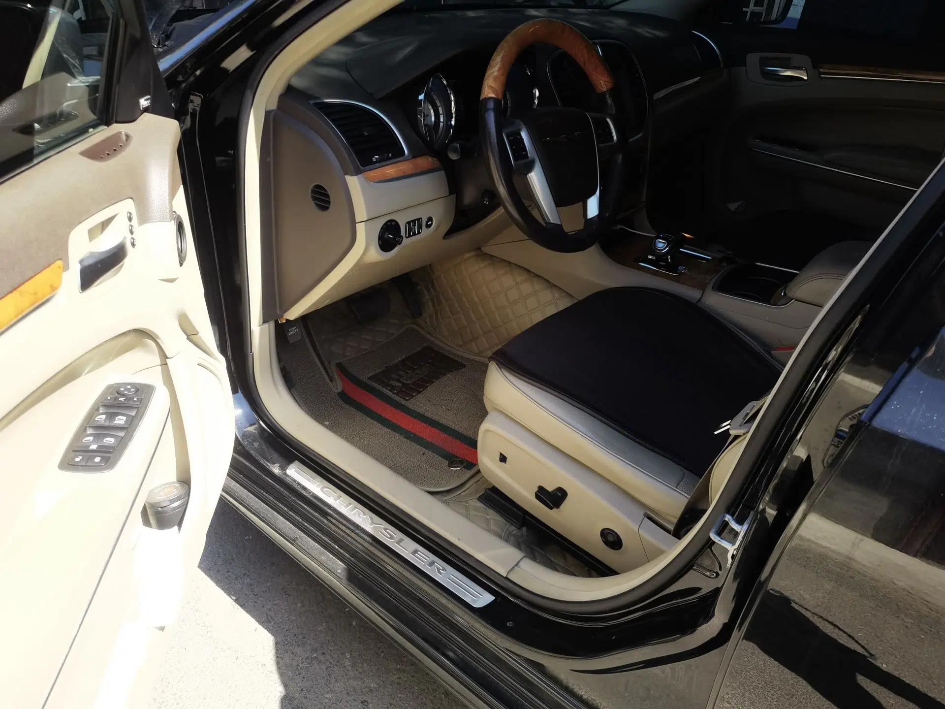Chrysler 300C 2013 3.6L Luxury Edition — миниатюра 17
