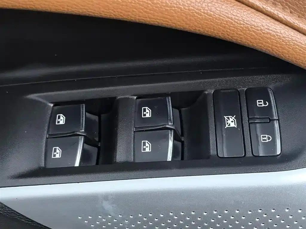 SAIC MAXUS D90 2017 2.0T Automatic 4WD Sirius — миниатюра 22