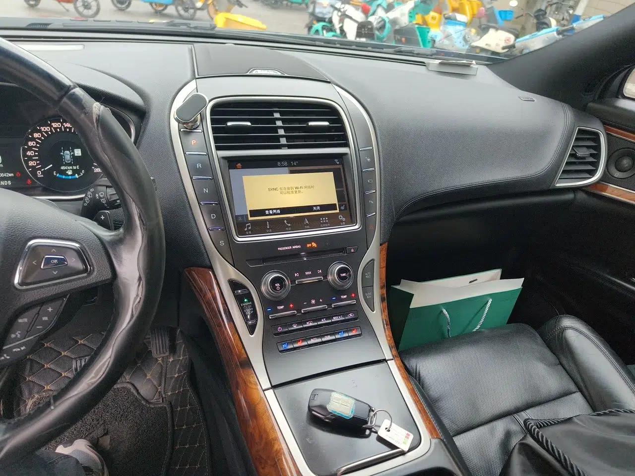 Lincoln MKX 2017 2.7T Four-Wheel Drive Prestige Edition — миниатюра 14