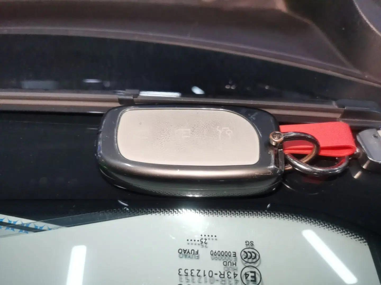 Lynk & Co 10 EM-P 2025 Model 120 Four-Wheel Drive Ultra — миниатюра 12
