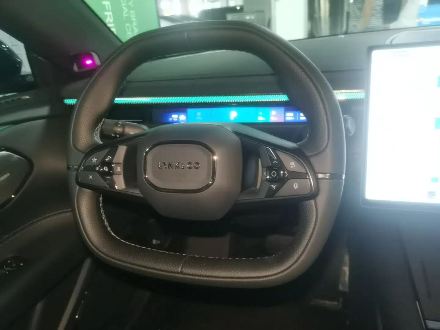 Lynk & Co 10 EM-P 2025 Model 120 Four-Wheel Drive Ultra — миниатюра 14