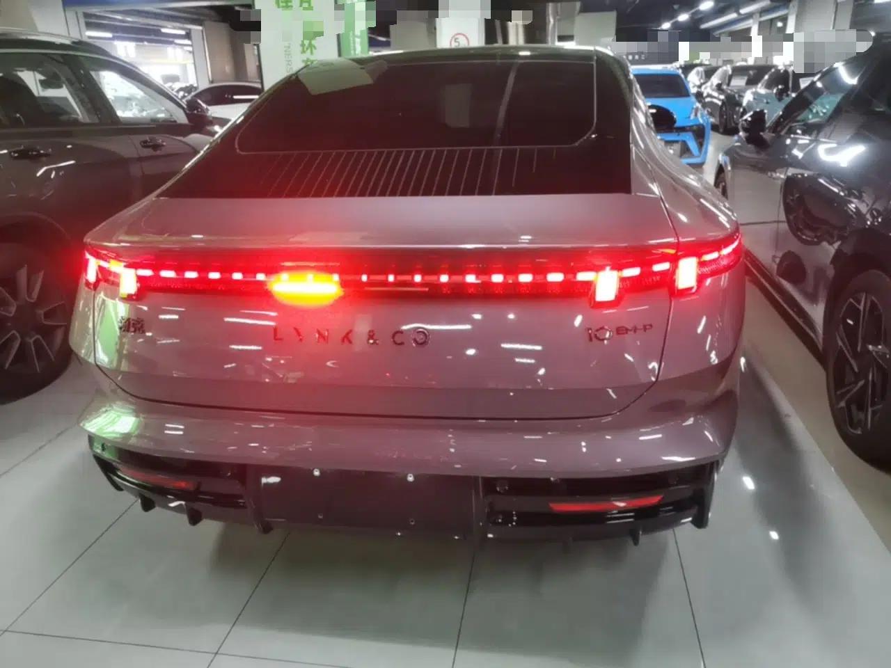 Lynk & Co 10 EM-P 2025 Model 120 Four-Wheel Drive Ultra — миниатюра 5