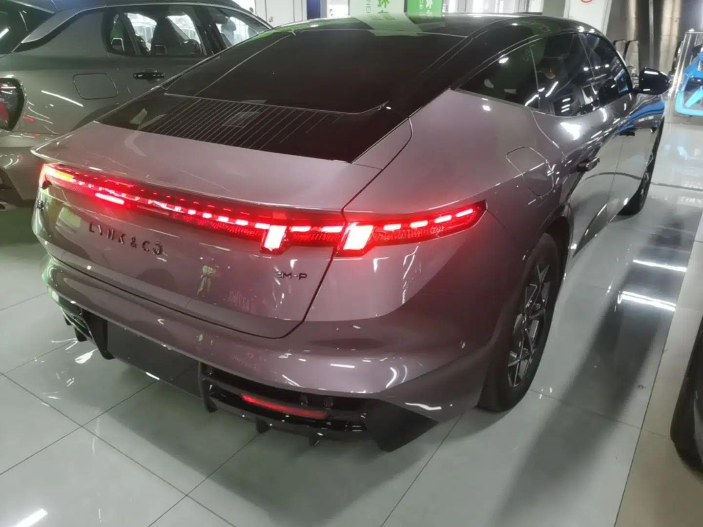 Lynk & Co 10 EM-P 2025 Model 120 Four-Wheel Drive Ultra — миниатюра 6